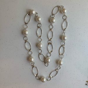 🏆BOGO Pearl type silver colored classy necklace